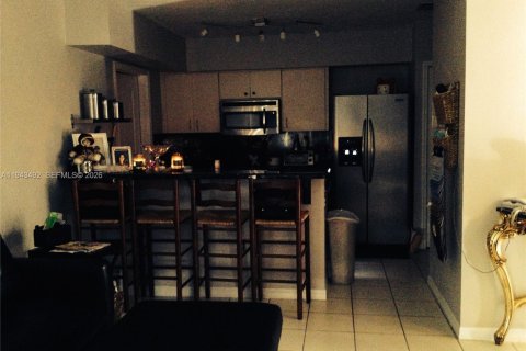 House in Miami, Florida 4 bedrooms, 193.24 sq.m. № 2152790 - photo 22
