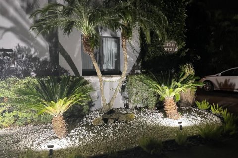 House in Miami, Florida 4 bedrooms, 193.24 sq.m. № 2152790 - photo 29