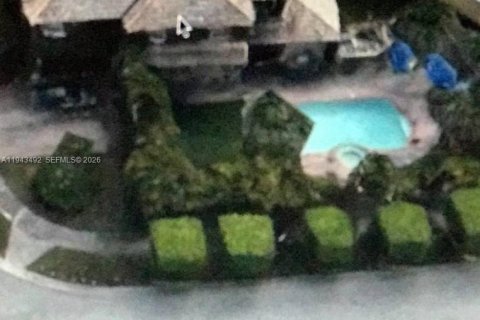 House in Miami, Florida 4 bedrooms, 193.24 sq.m. № 2152790 - photo 23