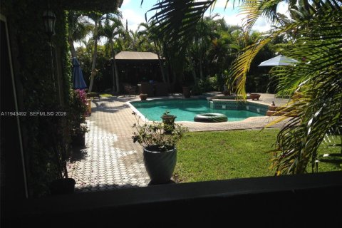 House in Miami, Florida 4 bedrooms, 193.24 sq.m. № 2152790 - photo 4