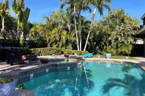 House in Miami, Florida 4 bedrooms, 193.24 sq.m. № 2152790 - photo 25