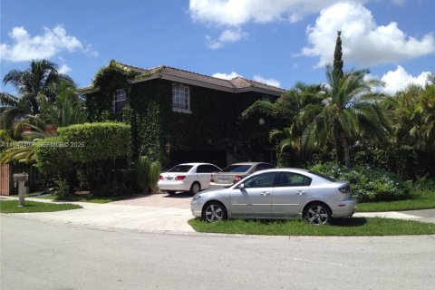 House in Miami, Florida 4 bedrooms, 193.24 sq.m. № 2152790 - photo 19