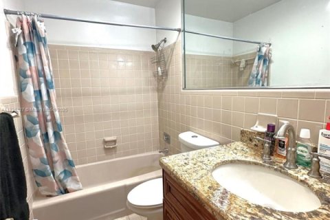 Adosado en venta en Hialeah, Florida, 2 dormitorios, 162.76 m2 № 1819906 - foto 24