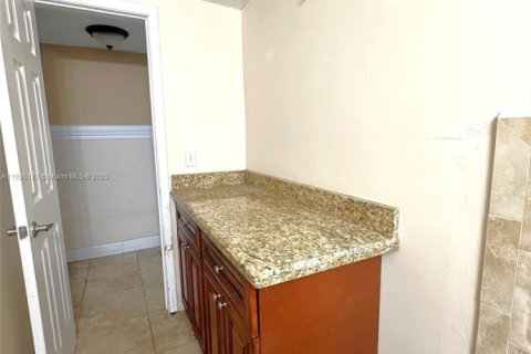 Adosado en venta en Hialeah, Florida, 2 dormitorios, 162.76 m2 № 1819906 - foto 30