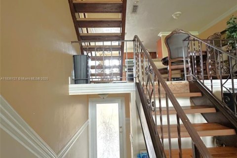 Adosado en venta en Hialeah, Florida, 2 dormitorios, 162.76 m2 № 1819906 - foto 27