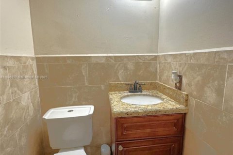 Adosado en venta en Hialeah, Florida, 2 dormitorios, 162.76 m2 № 1819906 - foto 29