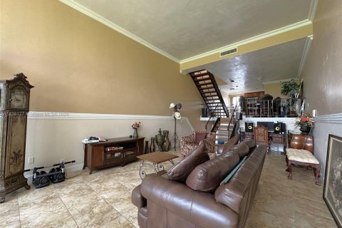 Adosado en venta en Hialeah, Florida, 2 dormitorios, 162.76 m2 № 1819906 - foto 10