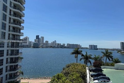 Condominio en alquiler en Aventura, Florida, 2 dormitorios, 126.44 m2 № 1960224 - foto 3