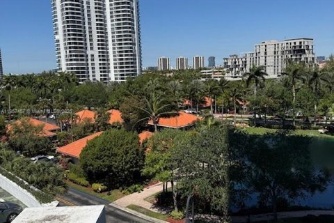 Condominio en alquiler en Aventura, Florida, 2 dormitorios, 126.44 m2 № 1960224 - foto 1