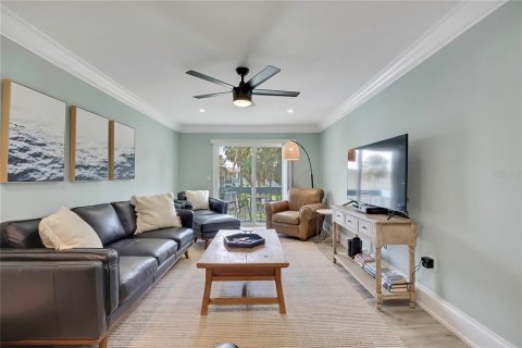 Condo in Crystal River, Florida, 2 bedrooms № 2378328 - photo 9
