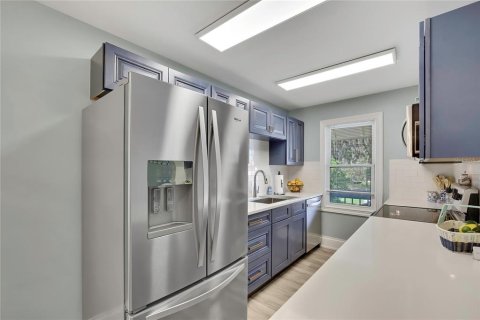 Condo in Crystal River, Florida, 2 bedrooms № 2378328 - photo 5