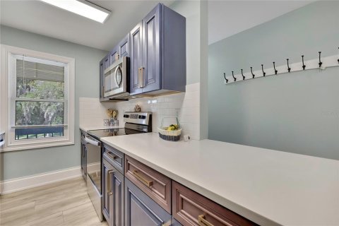 Condo in Crystal River, Florida, 2 bedrooms № 2378328 - photo 6