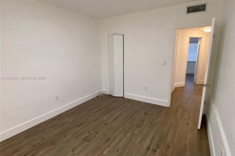 Снять в аренду кондоминиум в Майами, Флорида 2 спальни, 67.35м2, № 1992021 - фото 8