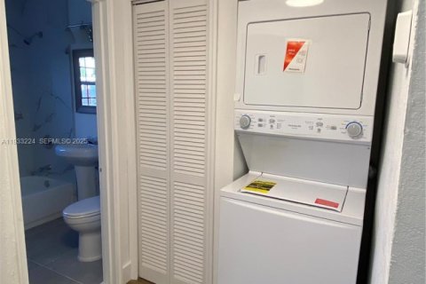 Снять в аренду кондоминиум в Майами, Флорида 2 спальни, 67.35м2, № 1992021 - фото 9