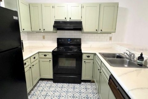 Condominio en alquiler en Gainesville, Florida, 2 dormitorios, 81.2 m2 № 1906419 - foto 2