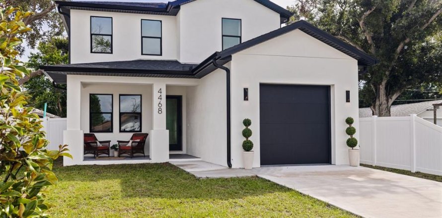 Villa ou maison à Saint Petersburg, Floride 4 chambres, 217.48 m2 № 2415134