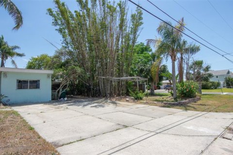 House in Palm Harbor, Florida 3 bedrooms, 141.4 sq.m. № 1673597 - photo 20