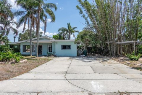 House in Palm Harbor, Florida 3 bedrooms, 141.4 sq.m. № 1673597 - photo 4