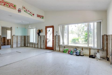 House in Palm Harbor, Florida 3 bedrooms, 141.4 sq.m. № 1673597 - photo 6
