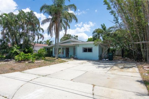 House in Palm Harbor, Florida 3 bedrooms, 141.4 sq.m. № 1673597 - photo 2