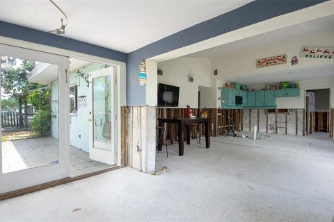 House in Palm Harbor, Florida 3 bedrooms, 141.4 sq.m. № 1673597 - photo 8