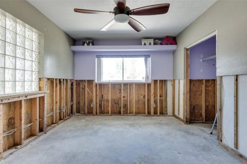 House in Palm Harbor, Florida 3 bedrooms, 141.4 sq.m. № 1673597 - photo 12