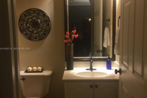 Townhouse in Miami, Florida 3 bedrooms, 157.38 sq.m. № 1995897 - photo 13