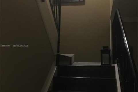 Townhouse in Miami, Florida 3 bedrooms, 157.38 sq.m. № 1995897 - photo 21