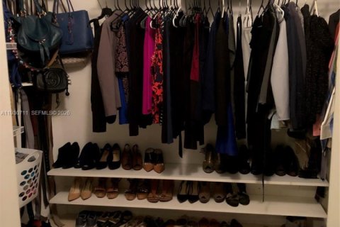 Townhouse in Miami, Florida 3 bedrooms, 157.38 sq.m. № 1995897 - photo 10