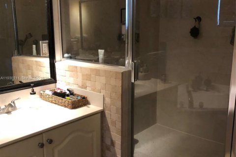 Townhouse in Miami, Florida 3 bedrooms, 157.38 sq.m. № 1995897 - photo 14