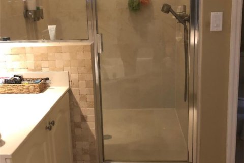 Townhouse in Miami, Florida 3 bedrooms, 157.38 sq.m. № 1995897 - photo 15