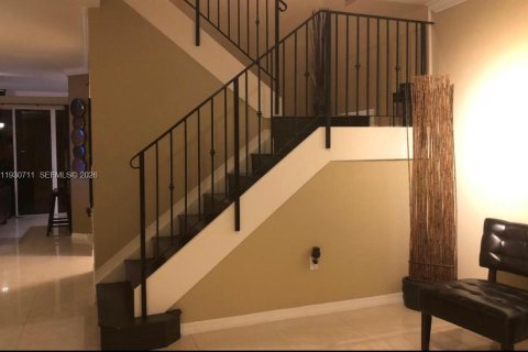 Townhouse in Miami, Florida 3 bedrooms, 157.38 sq.m. № 1995897 - photo 7