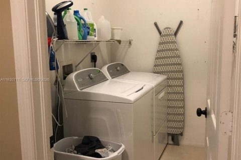 Townhouse in Miami, Florida 3 bedrooms, 157.38 sq.m. № 1995897 - photo 19