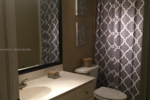 Townhouse in Miami, Florida 3 bedrooms, 157.38 sq.m. № 1995897 - photo 18