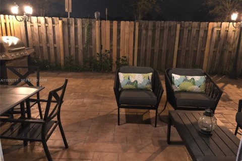 Townhouse in Miami, Florida 3 bedrooms, 157.38 sq.m. № 1995897 - photo 22