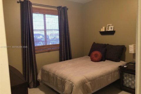 Townhouse in Miami, Florida 3 bedrooms, 157.38 sq.m. № 1995897 - photo 12