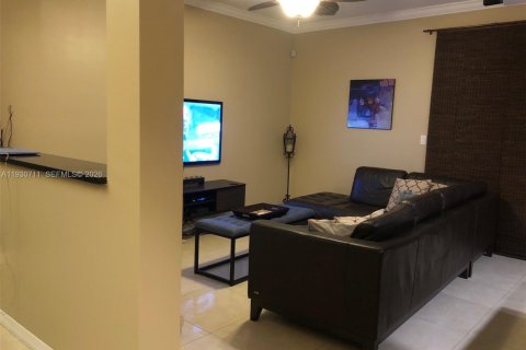 Townhouse in Miami, Florida 3 bedrooms, 157.38 sq.m. № 1995897 - photo 3