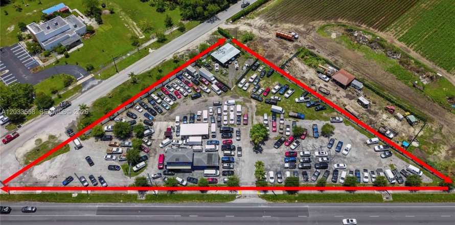 Commercial property in Homestead, Florida № 2276366