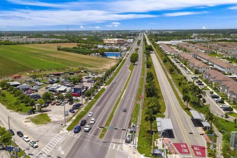 Commercial property in Homestead, Florida № 2276366 - photo 6