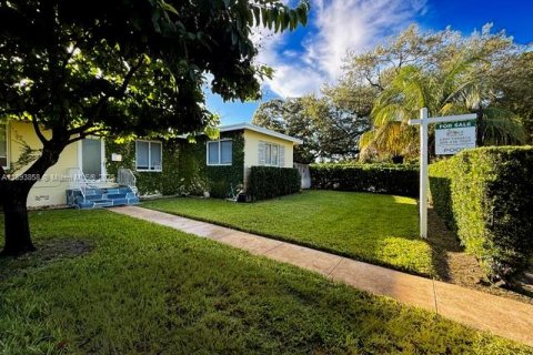 Casa en venta en North Miami, Florida, 2 dormitorios, 105.54 m2 № 1945947 - foto 1