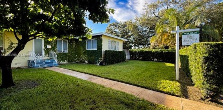 Casa en North Miami, Florida 2 dormitorios, 105.54 m2 № 1945947