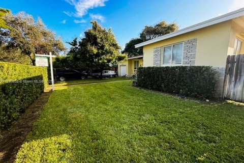 Casa en venta en North Miami, Florida, 2 dormitorios, 105.54 m2 № 1945947 - foto 2