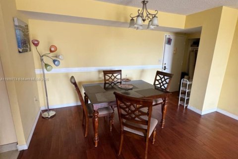 Condominio en alquiler en Hallandale Beach, Florida, 2 dormitorios, 102.19 m2 № 2088513 - foto 7