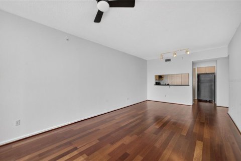 Condo in Orlando, Florida, 2 bedrooms  № 2199245 - photo 21