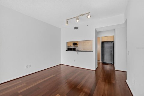 Condo in Orlando, Florida, 2 bedrooms  № 2199245 - photo 13