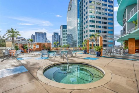 Condo in Orlando, Florida, 2 bedrooms  № 2199245 - photo 25