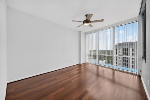 Condo in Orlando, Florida, 2 bedrooms  № 2199245 - photo 15