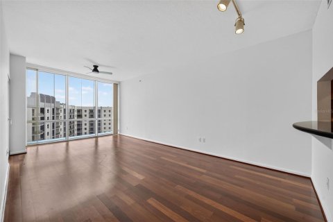 Condo in Orlando, Florida, 2 bedrooms  № 2199245 - photo 11