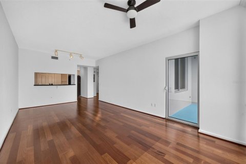 Condo in Orlando, Florida, 2 bedrooms  № 2199245 - photo 22
