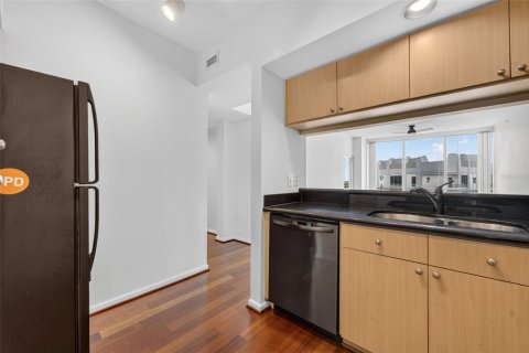 Condo in Orlando, Florida, 2 bedrooms  № 2199245 - photo 16